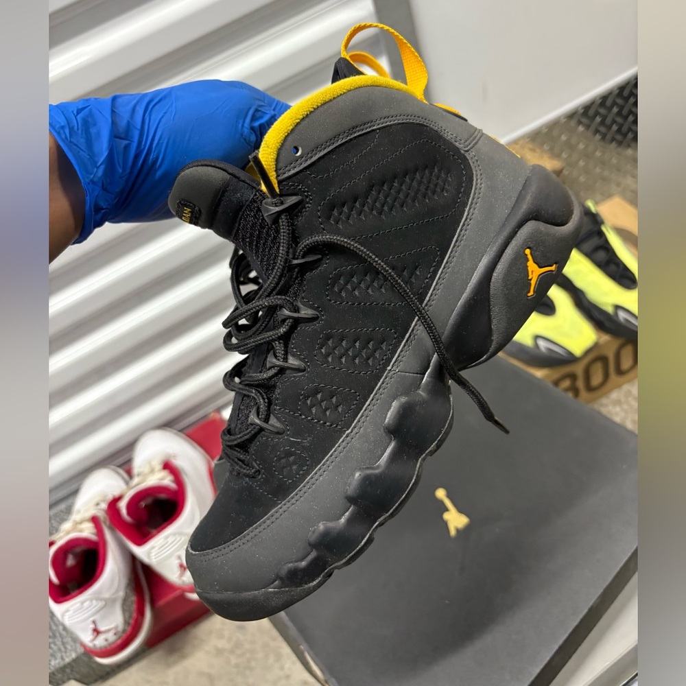 Air Jordan 9 Retro ‘Dark Charcoal University Gold’